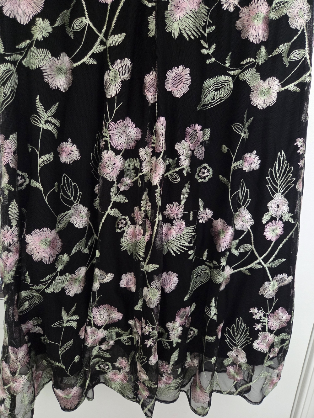 DKNY Floral Embroidered Mesh Overlay Midi Dress Size 6 Black Pink - Picture 7 of 7
